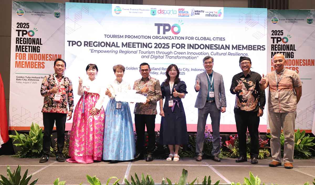 Wali Kota Batu saat sesi foto bersama di TPO 2025.