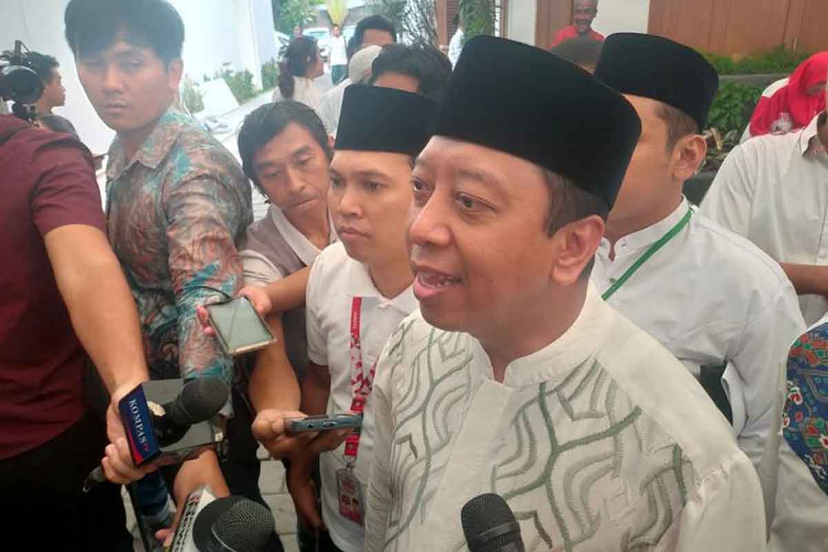 Ketua Majelis Pertimbangan Partai Persatuan Pembangunan (PPP) Muhammad Romahurmuziy atau Rommy ditemui di Rumah Aspirasi Ganjar Pranowo, Menteng, Jakarta Pusat, Minggu (13/8/2023). Foto: KOMPAS.com/NICHOLAS RYAN ADITYA.