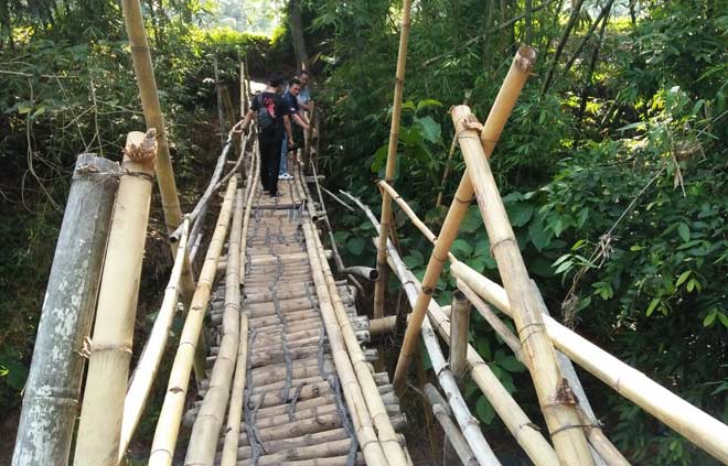 Jembatan layang penghubung antara Desa Sukowiryo dan Kejawan yang dilewati korban.