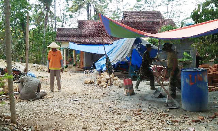 Tenda-tenda Menghiasi TMMD Reg ke-106 Kodim 0818 Malang - Batu
