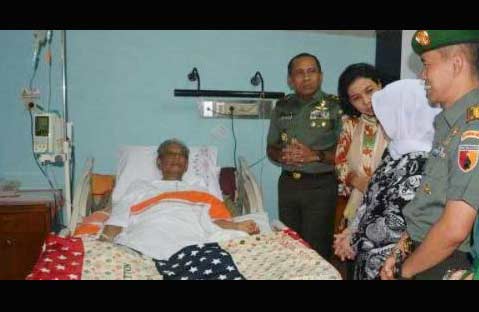 KH Hasyim Muzadi saat menjalani perawatan. foto: reprojat