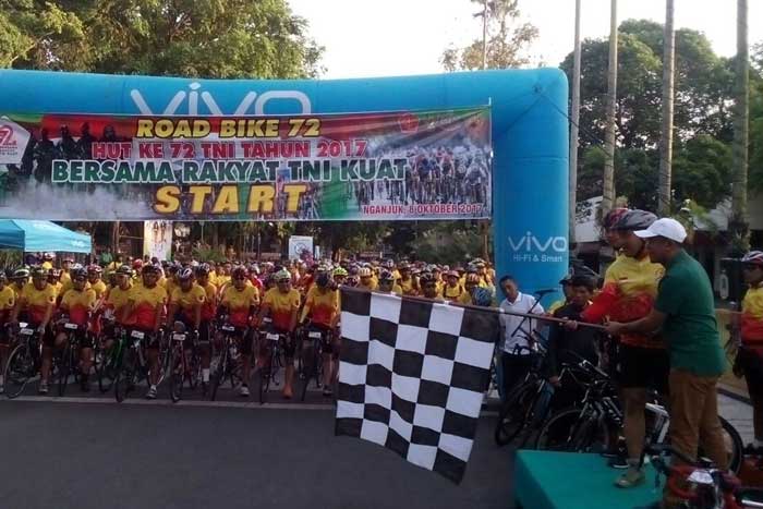 Road Bike 72 Nganjuk-Trowulan yang dipimpin langsung Danrem 081/DSJ, Kolonel Inf R. Sidharta Wisnu Graha, S.E