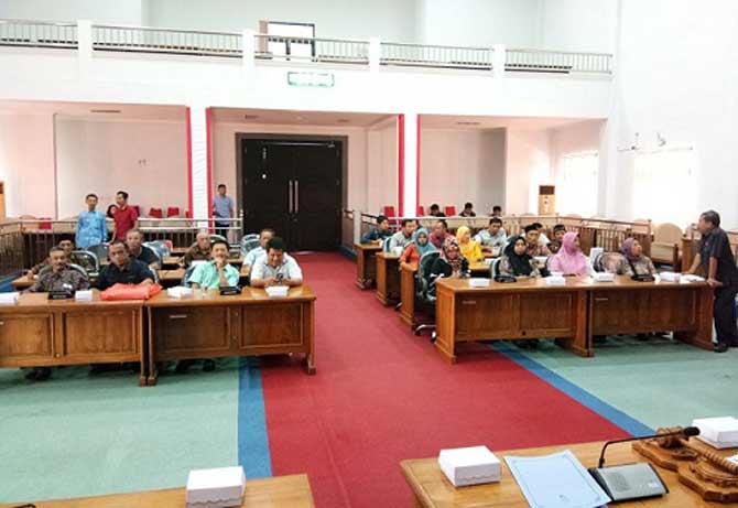 Suasana dengar pendapat antara pedagang dengan Komisi III DPRD Pacitan. (foto: ist)