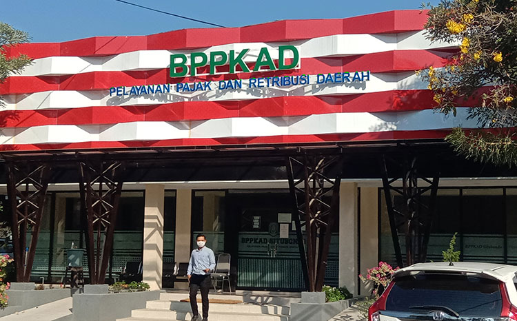 Kantor Badan Pendapatan Pengelolaan Keuangan dan Aset Daerah (BPPKAD) Kabupaten Situbondo. (foto: MURSIDI/ BANGSAONLINE)
