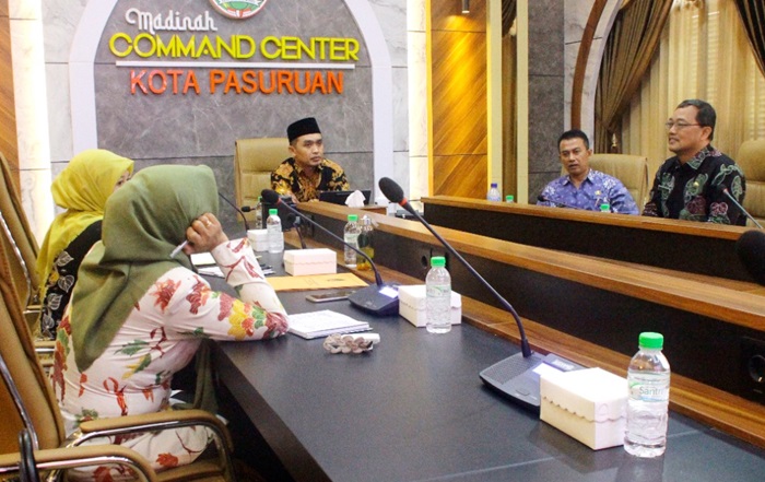 Wakil Wali Kota Pasuruan Adi Wibowo, S.TP, M.Si saat ikuti seminar secara virtual dari Madinah Command Center, Kamis (8/9/2022).