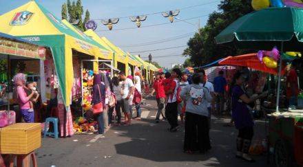 Pasar minggu yang semakin kurang pedagangnya. foto: Suwandi/BangsaOnline.com
