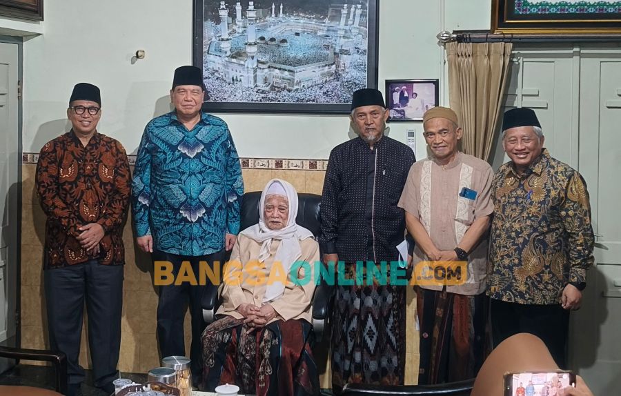 Silaturahmi ke Lirboyo, Chairul Tanjung Minta Maaf Langsung ke KH Anwar Mansur soal Trans7