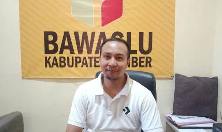 Anggota Bawaslu Jember Divisi Hukum, Andhika.
