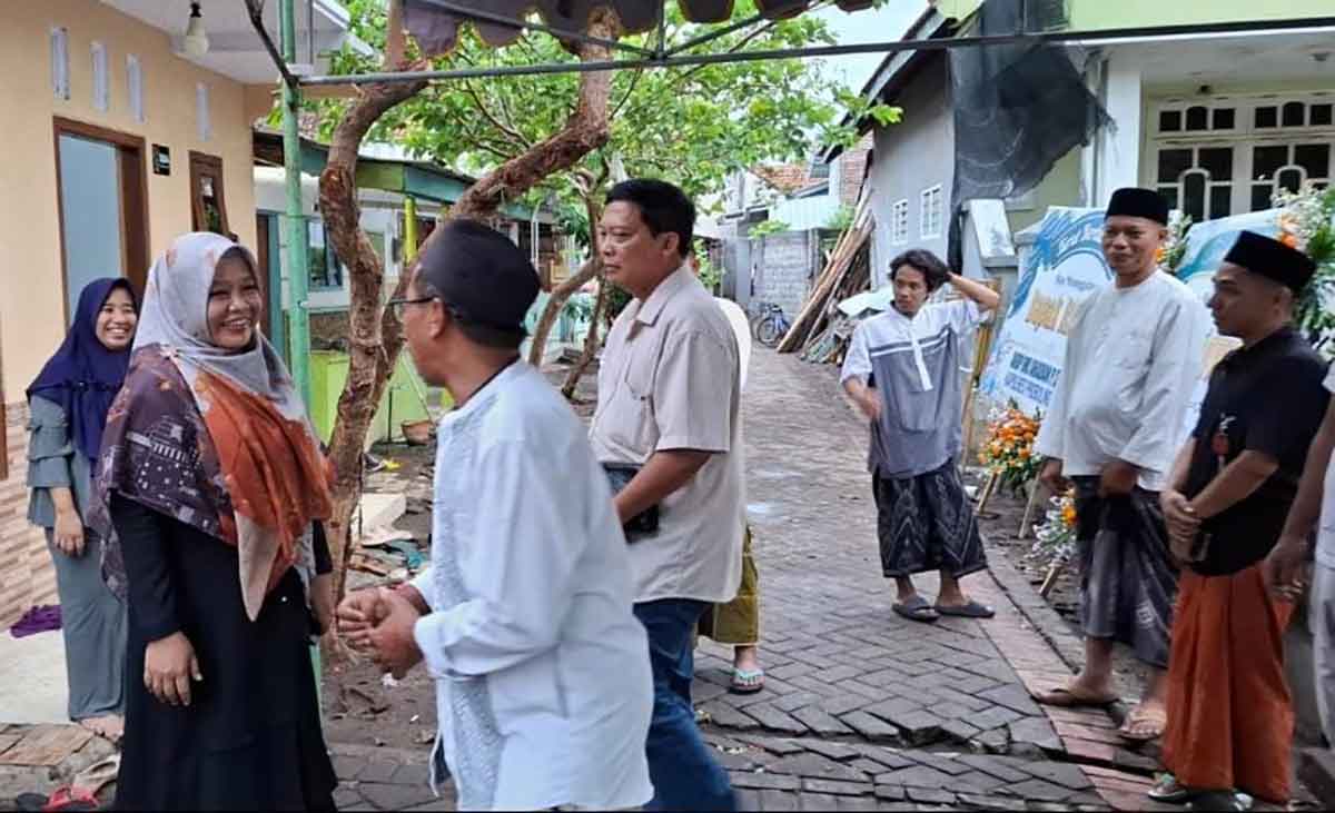 Belum Dilantik Jadi Wakil Wali Kota Probolinggo, Ina Buchori Takziah ke Petugas Linmas Kademangan