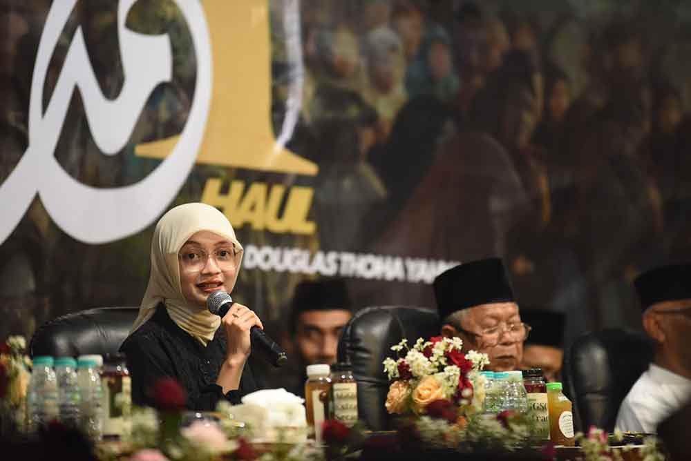 Wali Kota Kediri Vinanda Prameswati, yang karib disapa Mbak Wali memberikan sambutan di acara Haul ke-1 Gus Lik. (Ist)