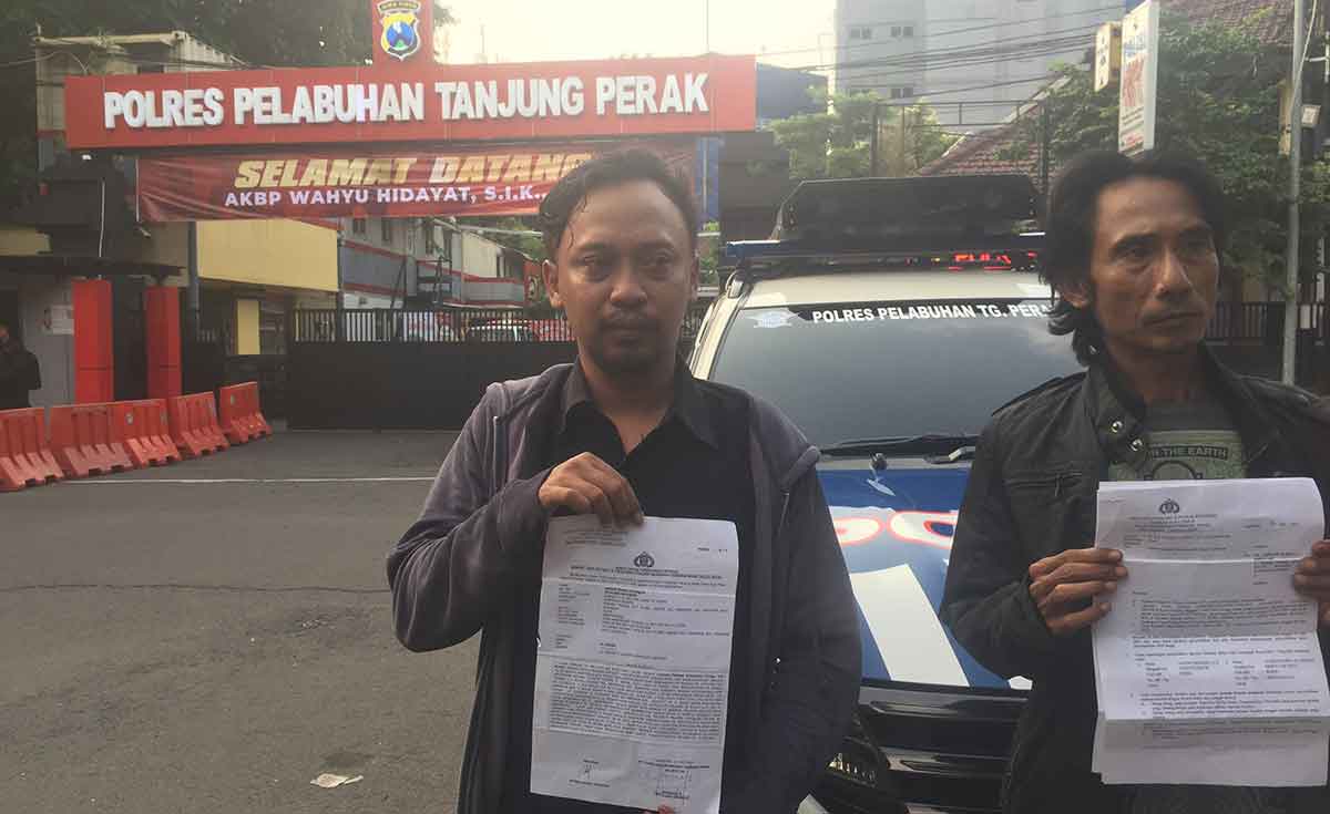 Korban penipuan di Surabaya.