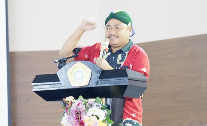 Prof Dr Aksin Wijaya saat menjadi pembicara di Pengenalan Kehidupan Kampus Mahasiswa Baru (PKKMB Sakera) UTM, di Gedung Pertemuan, Selasa (2/7/2022).