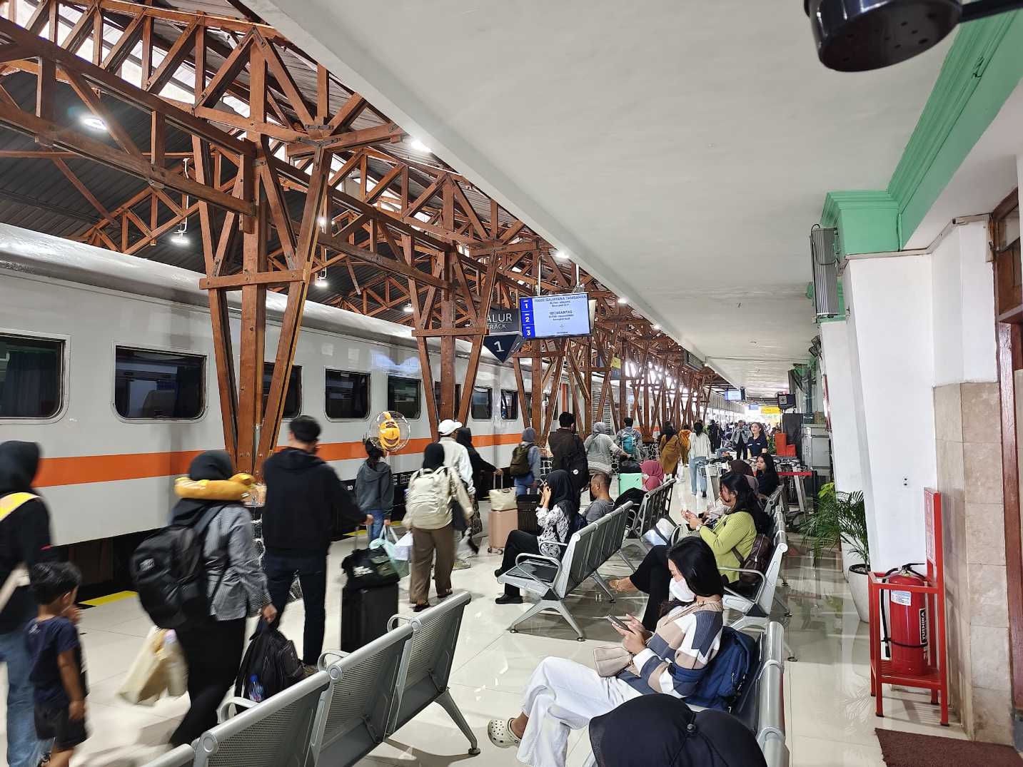 Long Weekend Akhir Mei, KAI Daop 7 Catat 3.407 Penumpang Diberangkatkan dari Stasiun Kediri