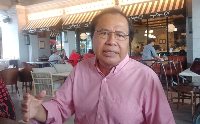 Ekonom Senior, Rizal Ramli dalam suatu wawancara di Surabaya. foto: DIDI ROSADI/ BANGSAONLINE