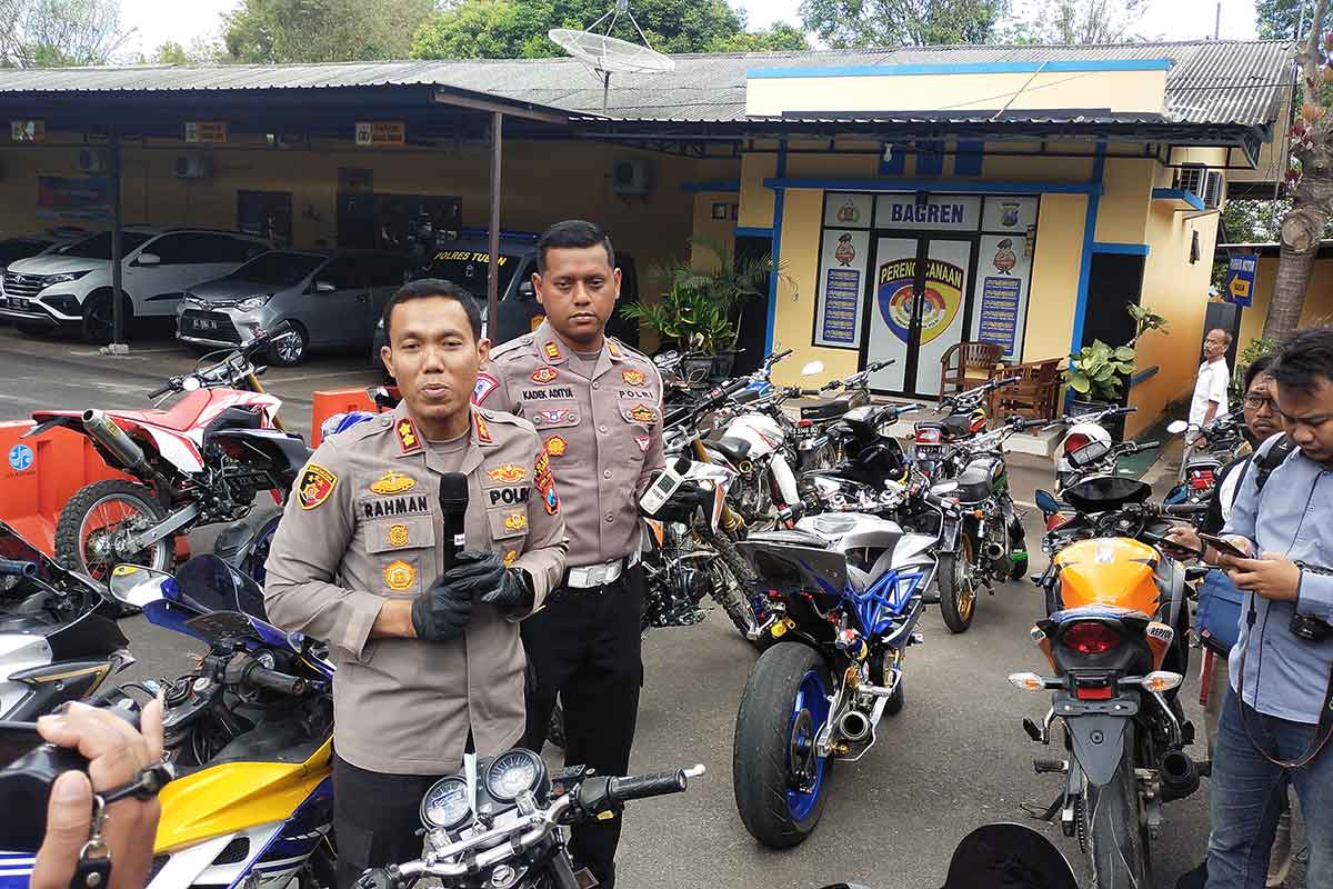 Kapolres Tuban, AKBP Rahman Wijaya bersama Kasatlantas saat press release di Mapolres Tuban.