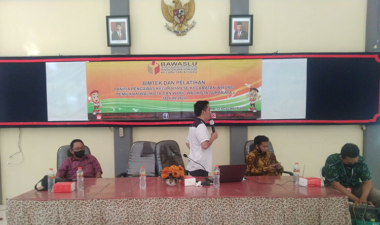 Bimbingan Teknis (Bimtek) dan Pelatihan Panitia Pengawas Kelurahan (Panwaskel) se-Kecamatan Wiyung Pilwali Kota Surabaya 2020, Jumat (13/11/2020). (foto: ist)