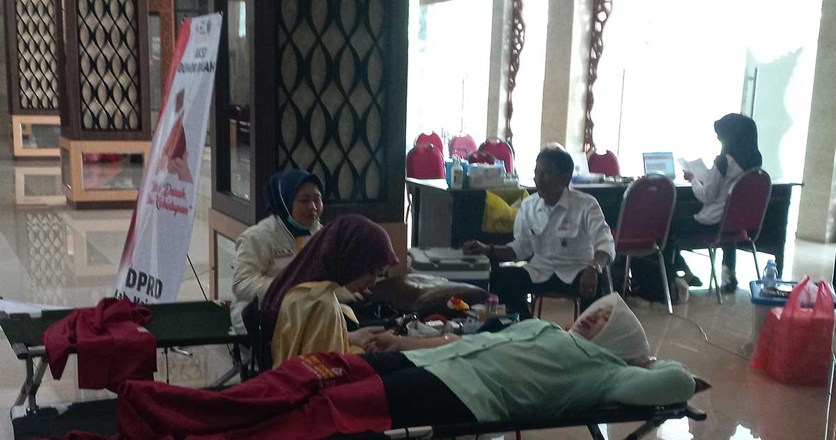 Donor darah yang digelar DPRD Kabupaten Mojokerto.