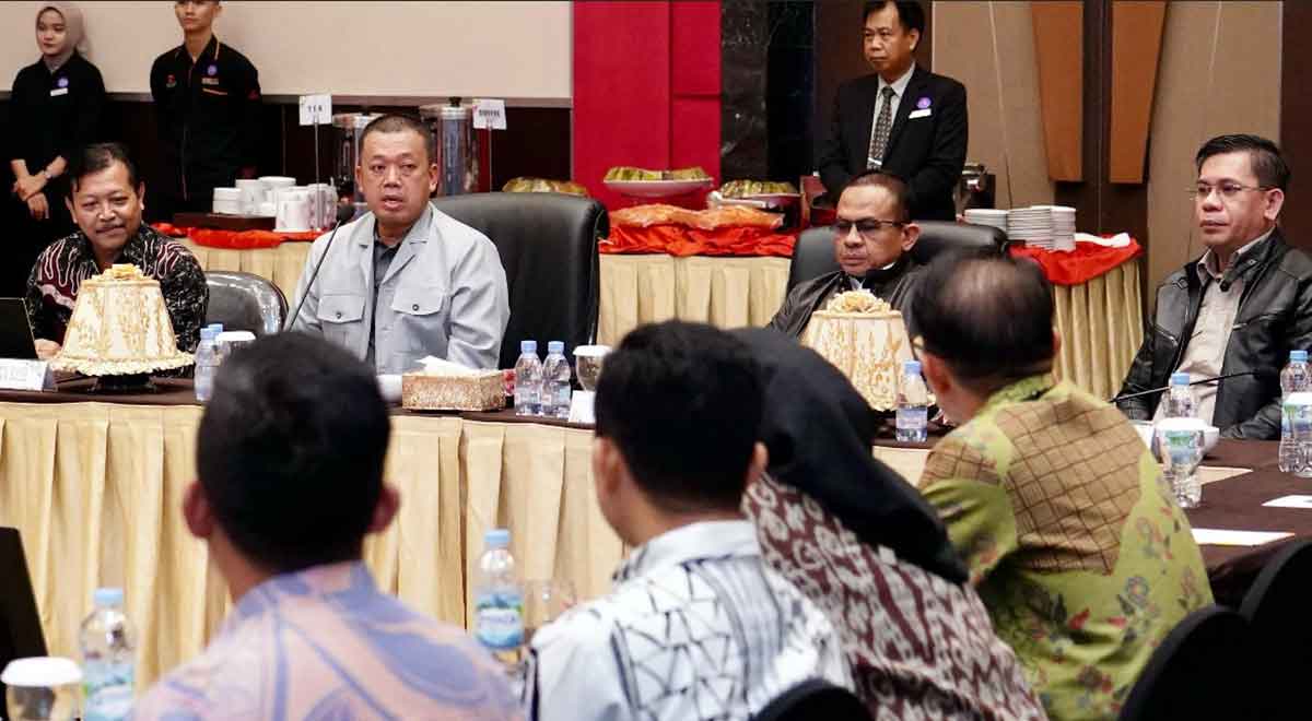 Menteri ATR/BPN saat memberi arahan ke jajaran Kanwil BPN Sulsel.