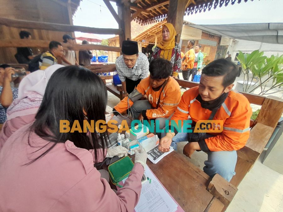 HUT ke-24 Partai Demokrat, Dedi Irwansa Gelar Baksos Bareng Ojol