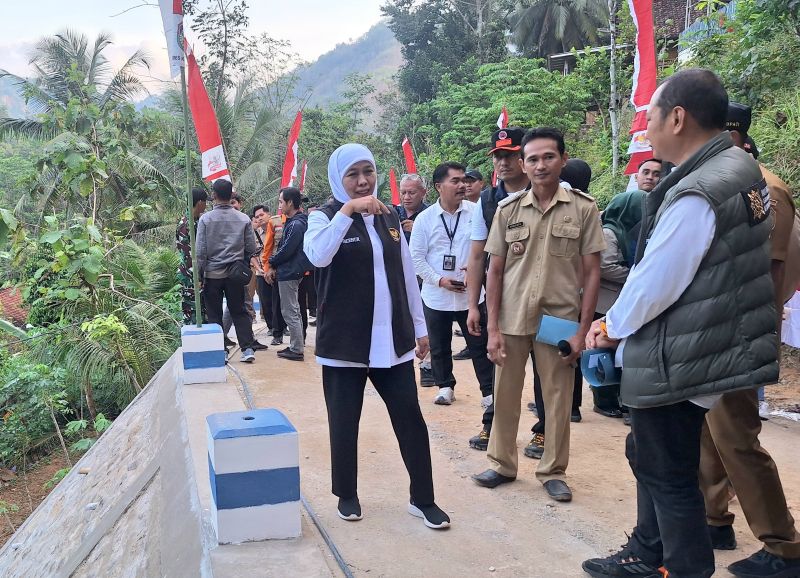 Tinjau Hasil Rekonstruksi Talud di Pacitan, Gubernur Jatim Disambut Ucapan Terima Kasih dari Warga