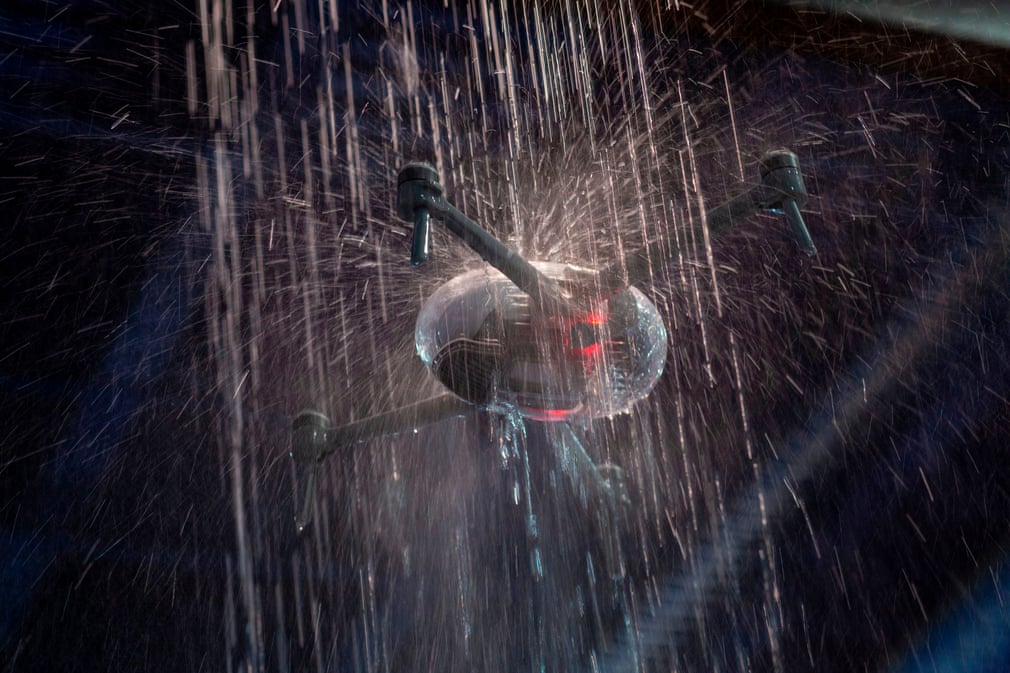 Kamera AI pribadi PowerEgg X berubah menjadi drone anti air. Foto: David McNew / AFP / Getty Images