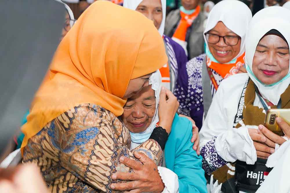 Lepas Kloter Pertama Jemaah Haji, Gubernur Khofifah Titip Doa untuk Jatim dan Indonesia