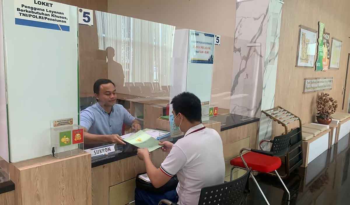 Layanan pertanahan terbatas.