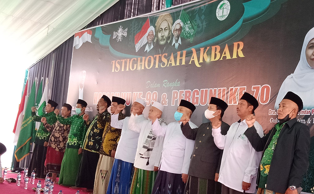 Istighotsah Akbar Harlah NU dan Pergunu di Ponpes Roudlotun Nur Salim, Podokaton, Gondangwetan, Pasuruan, Minggu (27/03/2022).