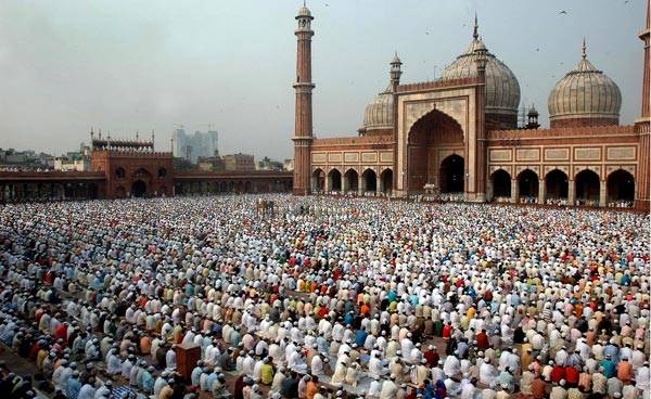 muslim di india sedang melaksanakan ibadah. foto: arrahmah.com
