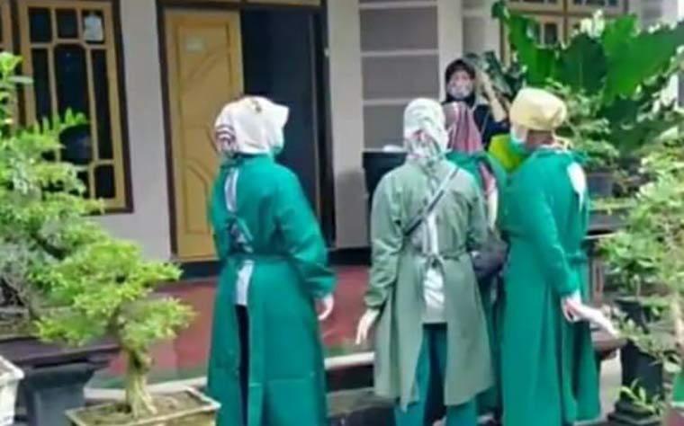 Satgas Covid-19 Banyuwangi telah melakukan tracing kepada lebih dari 300 orang,
