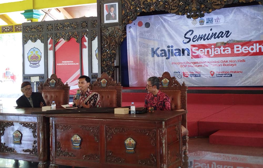 Seminar mengkaji senjata bedhil yang digelar Disbudpar Kabupaten Bangkalan, bertempat di Pendopo Pratanu, Senin (15/12/2025).