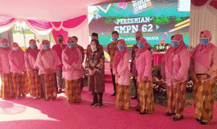 Resmikan SMPN 62 di Gunung Anyar, Risma: Tak Ada Sekolah Favorit-Tidak ...