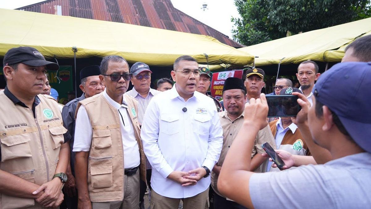 Wamen ATR/BPN di tenda pengungsian Posko Moslem Disaster Rescue MUI.