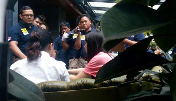 Ditreskrim Polda Metro Jaya melakukan prarekonstruksi kasus kematian Mirna di Restoran Olivier, Grand Indonesia, Jakarta. foto: kompas