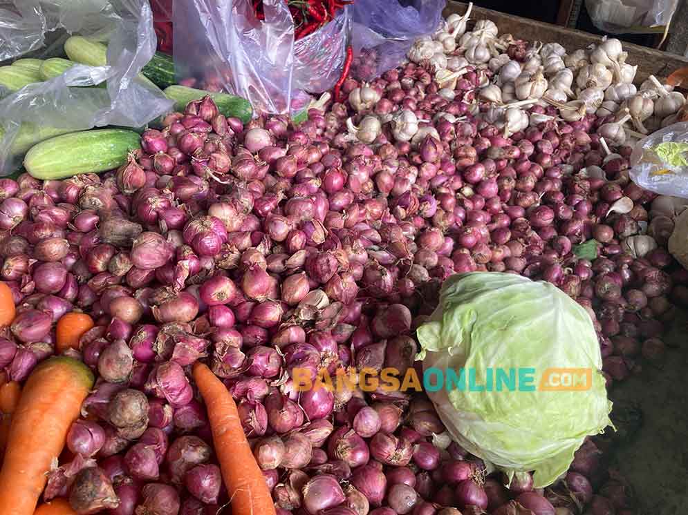 Bawang merah menjadi salah satu komoditas pangan yang mengalami penurunan di Jateng. Foto: Bangsaonline.