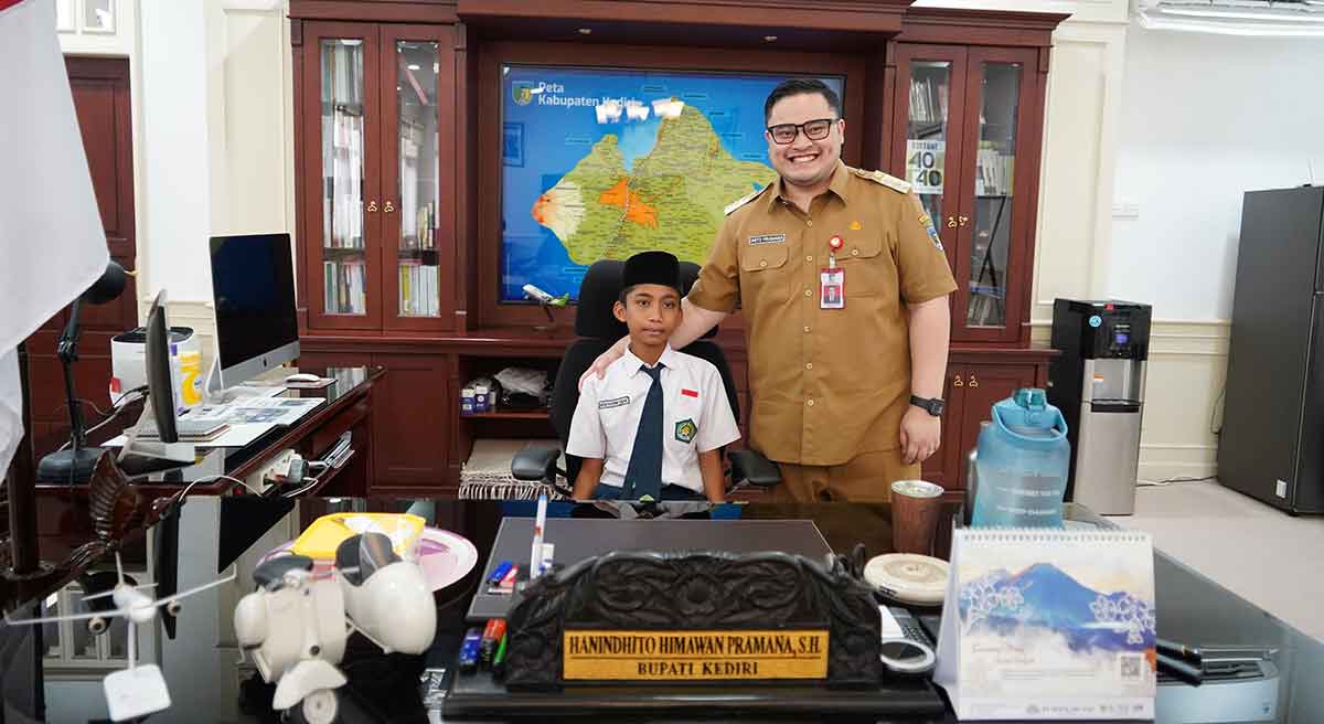 Bupati Kediri saat bersama Rifqi Nadhim Uqail. Foto: Ist
