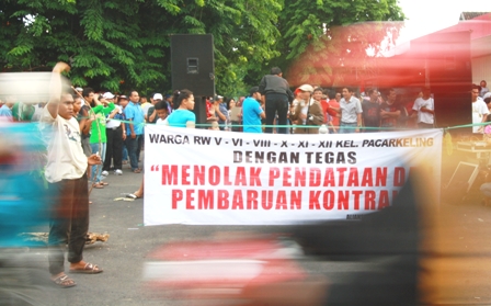 Warga Lawan PT KAI