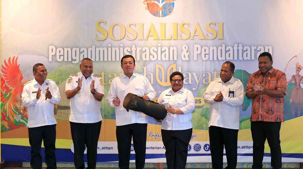 Menteri ATR/BPN, Nusron Wahid, saat membuka Sosialisasi Pengadministrasian dan Pendaftaran Tanah Ulayat di Kantor Gubernur Papua.