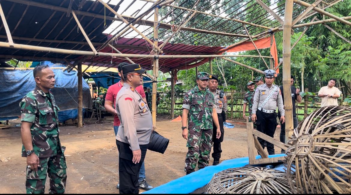 Polres Pasuruan dan Tim Gabungan Grebek Lokasi Judi Sabung Ayam, 1 Arena Dibakar