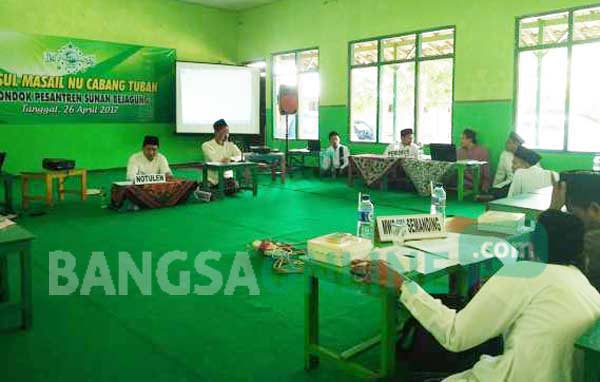 Suasana Bahtsul Masail di Ponpes Sunan Bejagung Tuban membahas minuman keras secara hukum agama. foto: GUNAWAN/ BANGSAONLINE