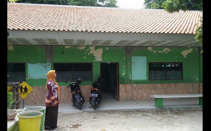 Ruang kelas yang sedang direhab.