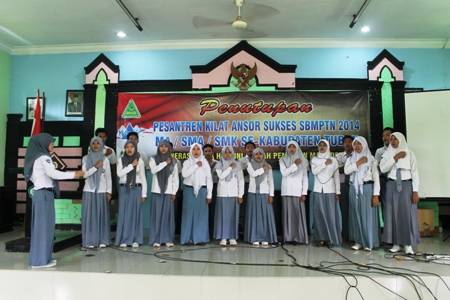 Peserta Sanlat saat menampilkan paduan suara. Foto:suwandi/BANGSAONLINE