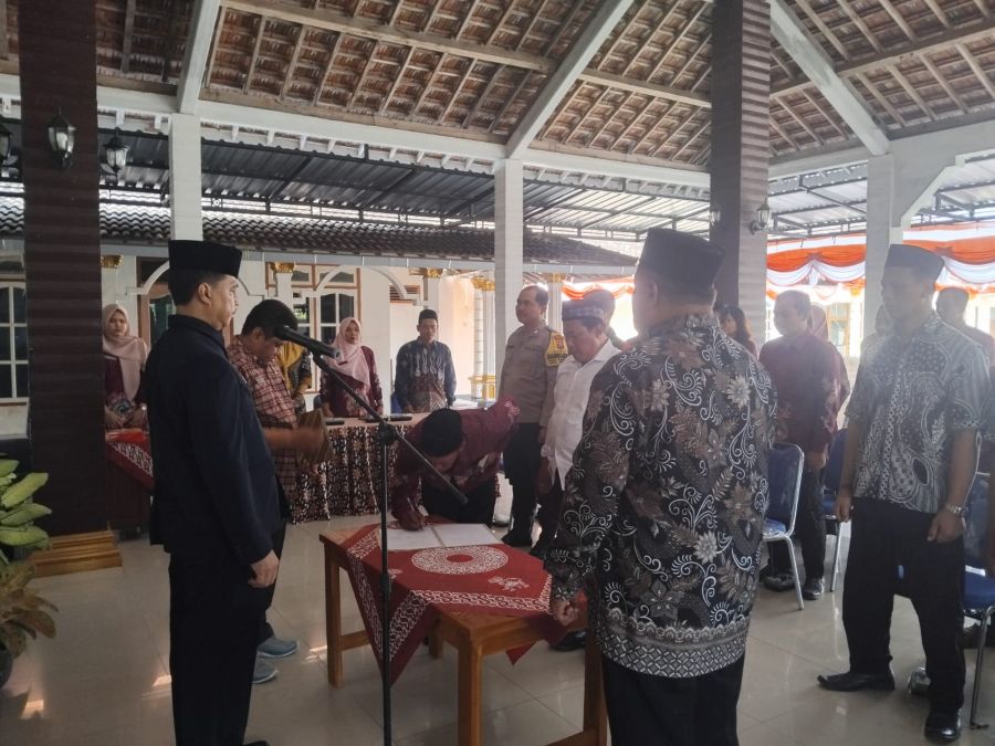 Penyerahan jabatan anggota BPD Darmorejo