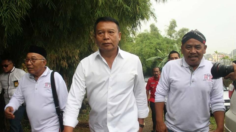 Mayjen TNI (Purn) Dr. H. Tb. Hasanuddin (tengah), Anggota Komisi I DPR RI. foto: ist.