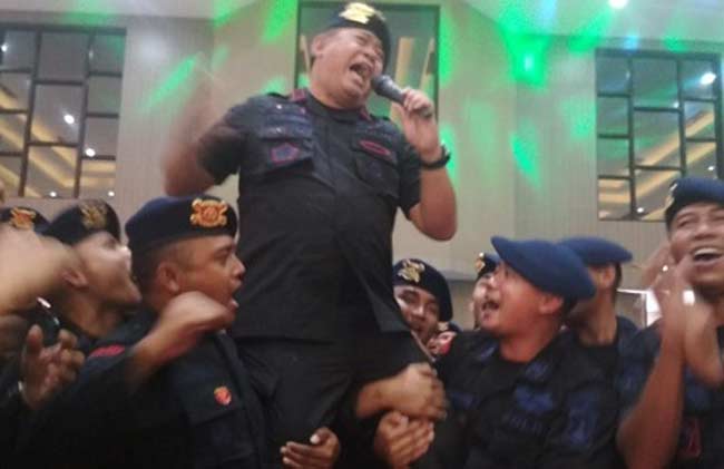 HUT Brimob, Kapolda Jatim Lantunkan Lagu Separuh Nafas