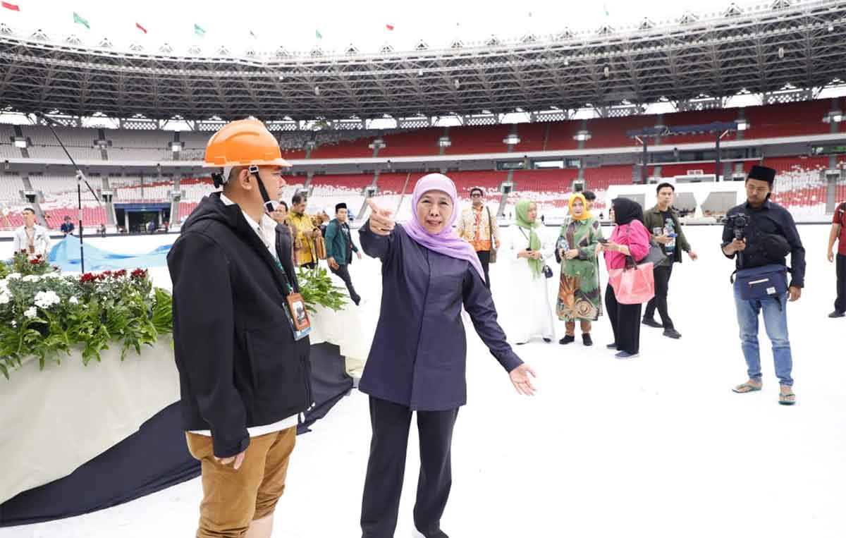 Ketua Umum PP Muslimat NU, Khofifah Indar Parawansa, saat meninjau persiapan di GBK.