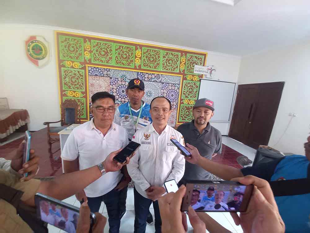 Ketua KONI Mojokerto, Imam Suyono saat jumpa Pers. 