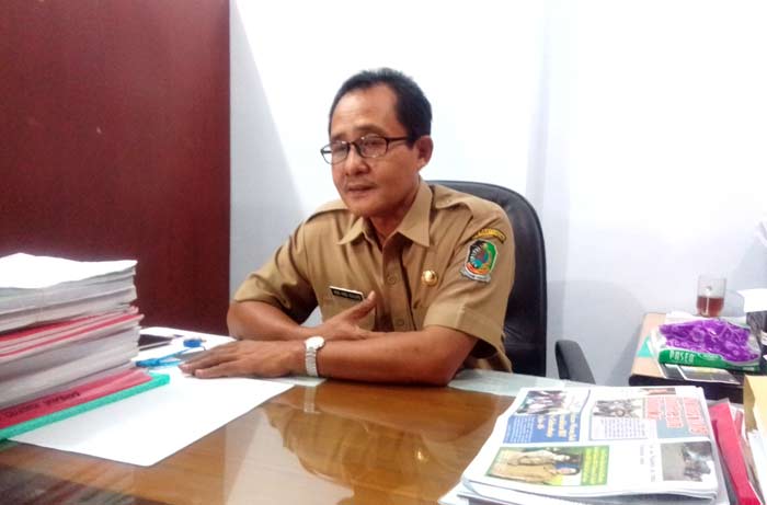 Heri Hadi Waluyo, S.AP saat ditemui di kantornya.