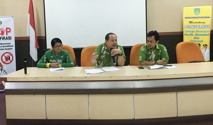 Manajemen RSUD Bangil memberikan penjelasan kronologi meninggalnya pasien atas nama Eko BS saat jumpa pers, Kamis (10/10).