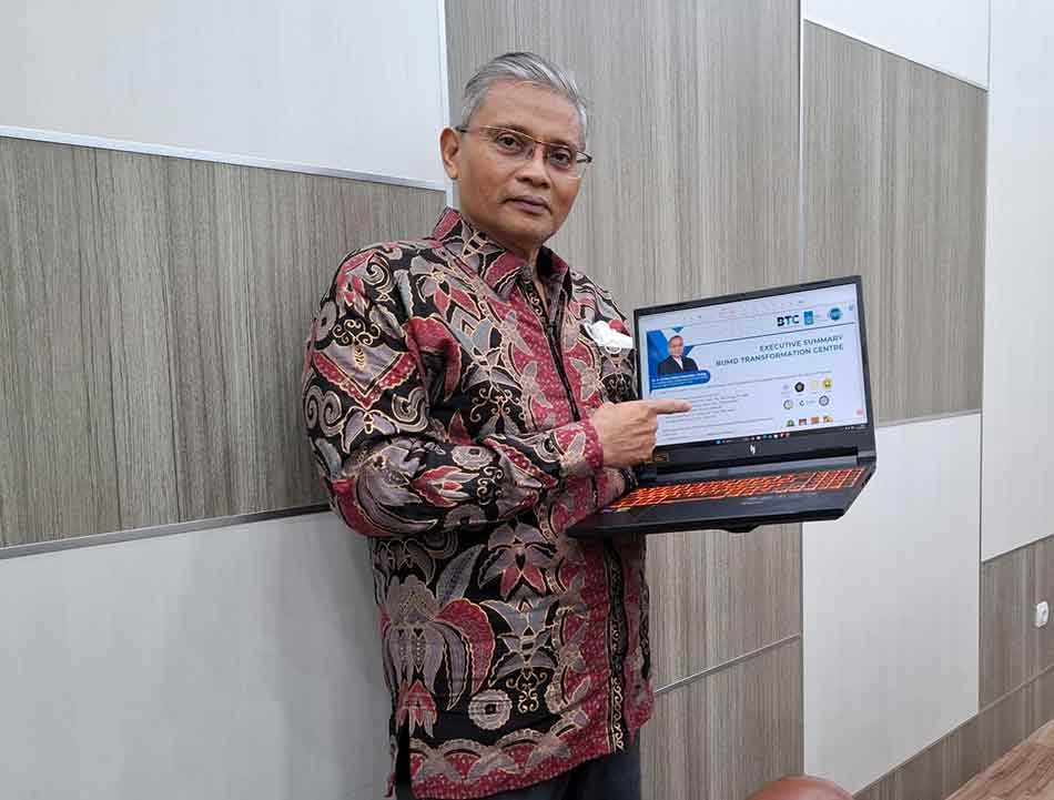 Ketua Pusat Studi Pengembangan Industri dan Kebijakan Publik (PIKP) ITS, Arman Hakim Nasution, menjelaskan tentang paparannya di Board of Expertise PP IKA ITS. (Ist)